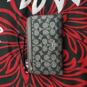 Coach Signature Black and Silver Double Zip Crossgrain Wallet Wristlet